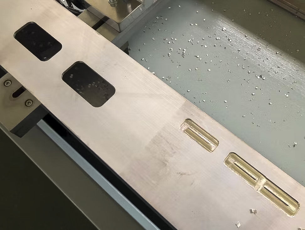 3-осевой сверлильно-фрезерный станок SKX3-CNC-6000 с ЧПУ