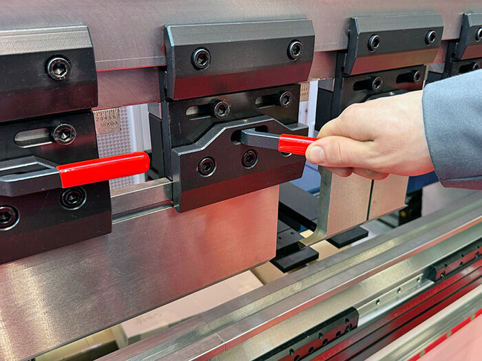 Вертикальный листогибочный пресс CNC-PBA 63х2500 с контроллером ESA630