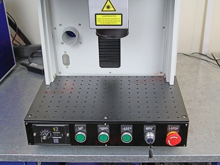 Лазерный маркиратор в защитной кабине 30W (излучатель MAX)