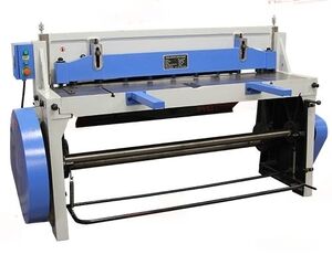 Гильотина с электроприводом Q11 10x1500