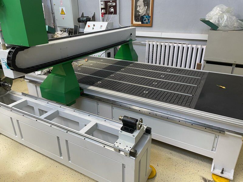 Фрезерно-гравировальный станок с чпу WoodTec HR 1325TC